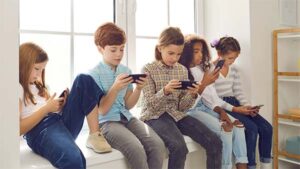 Pinwheel Phones vs. Other Kids' Phones: Which Is Safer?